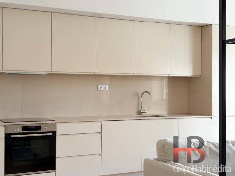 T1 Mobilado para Arrendar no Largo dos Poveiros | Porto