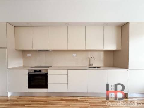 T1 Mobilado para Arrendar no Largo dos Poveiros | Porto