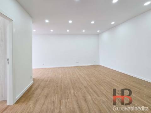 Apartamento T2 Remodelado em Cedofeita, Porto - Rua Antero de Quental