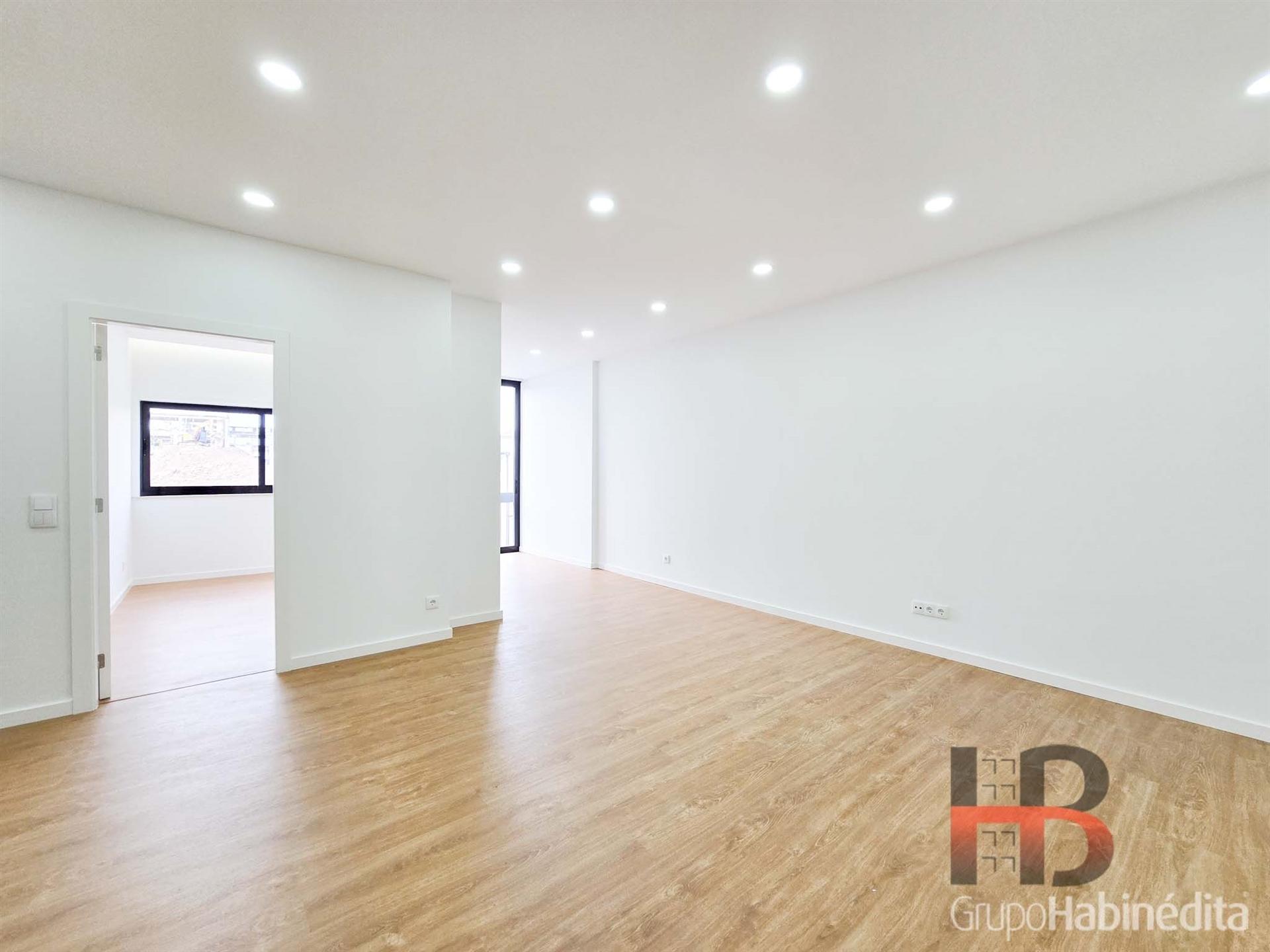 Apartamento T2 Remodelado em Cedofeita, Porto - Rua Antero de Quental