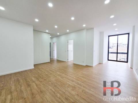 Apartamento T2 Remodelado em Cedofeita, Porto - Rua Antero de Quental