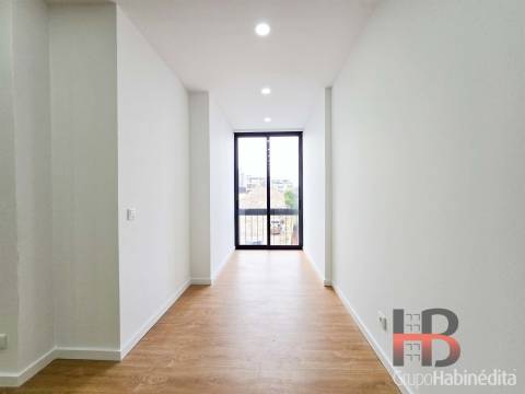 Apartamento T2 Remodelado em Cedofeita, Porto - Rua Antero de Quental