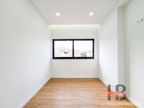 Apartamento T2 Remodelado em Cedofeita, Porto - Rua Antero de Quental