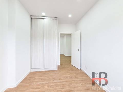 Apartamento T2 Remodelado em Cedofeita, Porto - Rua Antero de Quental