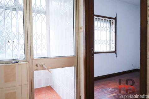 Apartamento T4 Familiar à Praça Velasques, Porto - Luminoso e Funcional