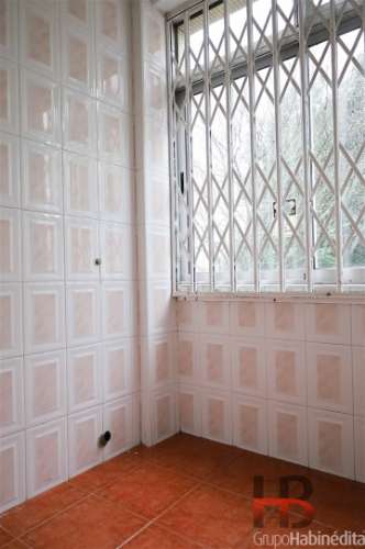 Apartamento T4 Familiar à Praça Velasques, Porto - Luminoso e Funcional