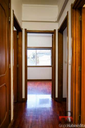 Apartamento T4 Familiar à Praça Velasques, Porto - Luminoso e Funcional