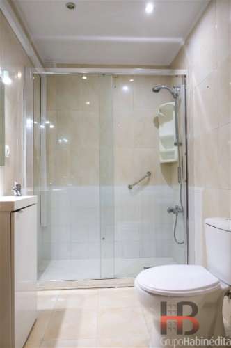 Apartamento T4 Familiar à Praça Velasques, Porto - Luminoso e Funcional