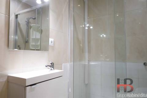 Apartamento T4 Familiar à Praça Velasques, Porto - Luminoso e Funcional