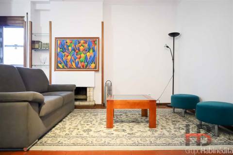 Apartamento T4 Familiar à Praça Velasques, Porto - Luminoso e Funcional