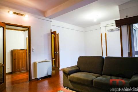 Apartamento T4 Familiar à Praça Velasques, Porto - Luminoso e Funcional