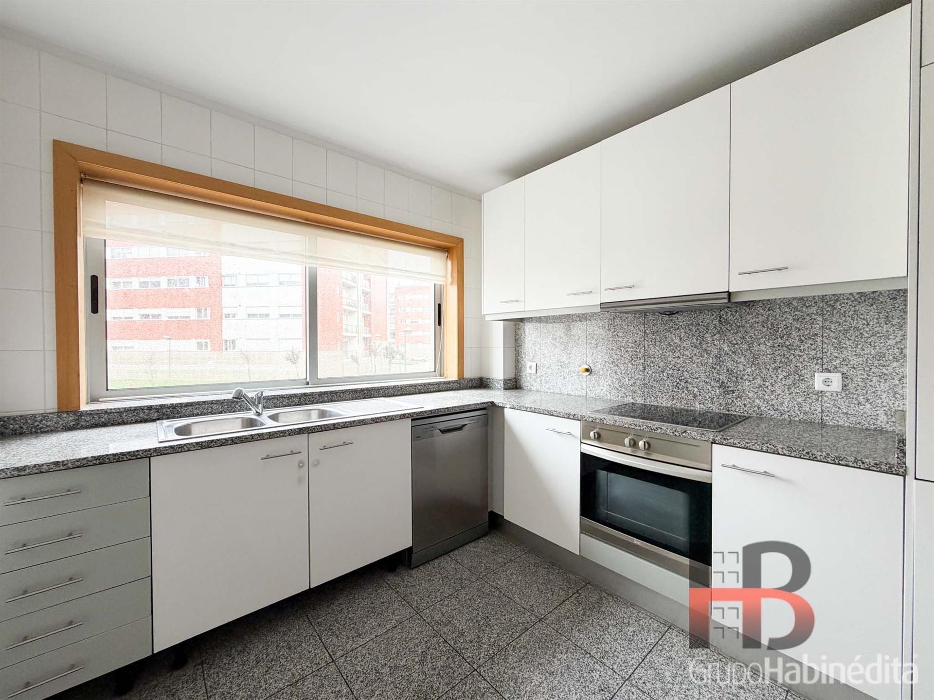 Apartamento T3 Arrendamento em Custóias, Leça do Balio e Guifões,Matosinhos