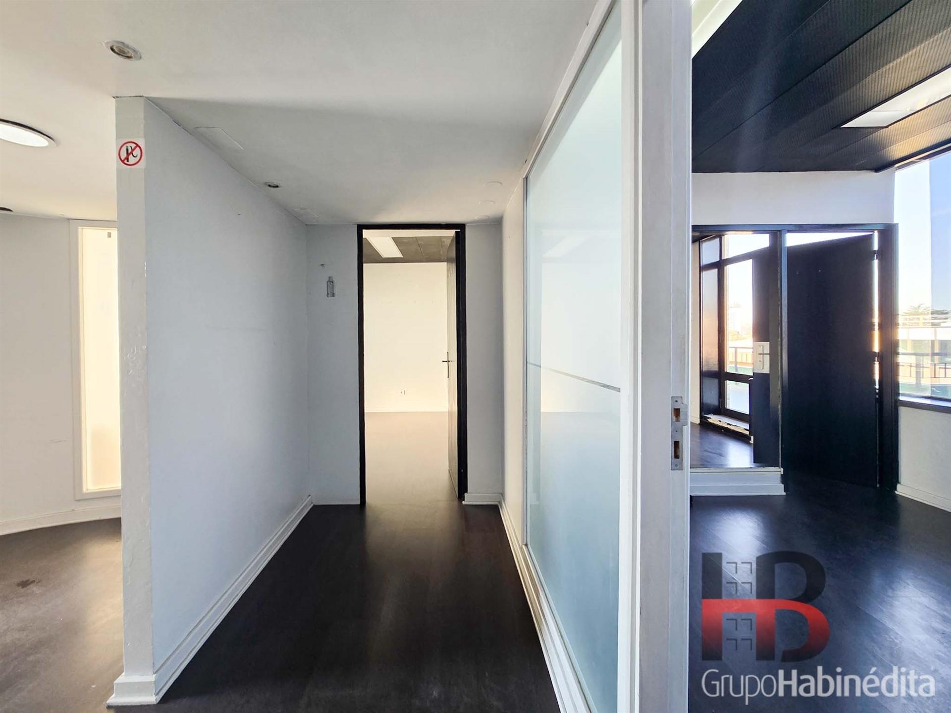 Escritório  Arrendamento em Lordelo do Ouro e Massarelos,Porto