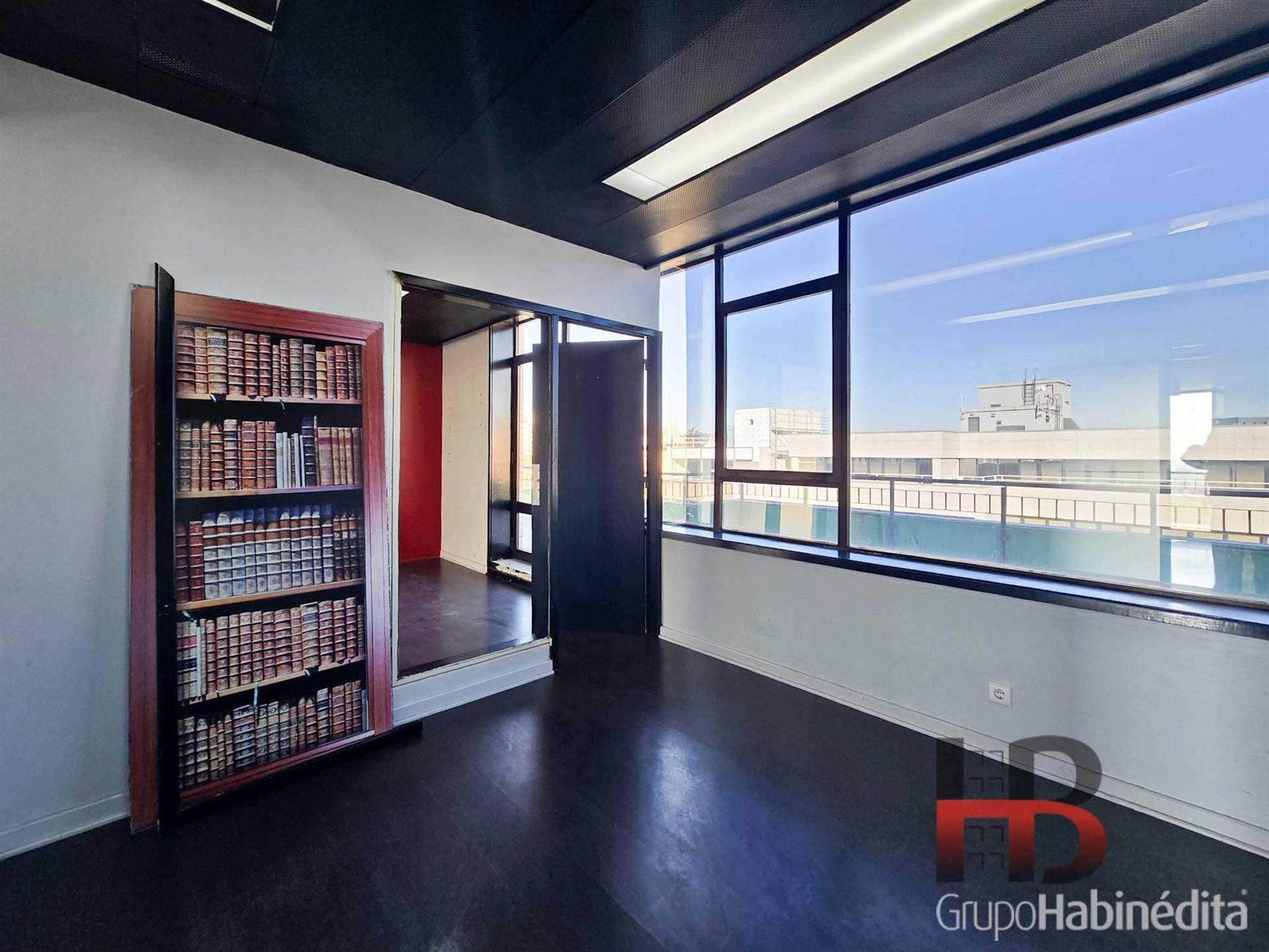 Escritório  Arrendamento em Lordelo do Ouro e Massarelos,Porto