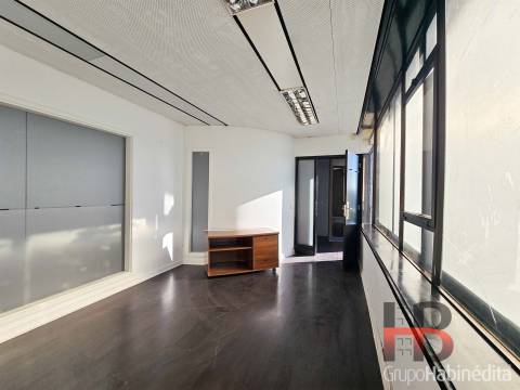 Escritório  Arrendamento em Lordelo do Ouro e Massarelos,Porto