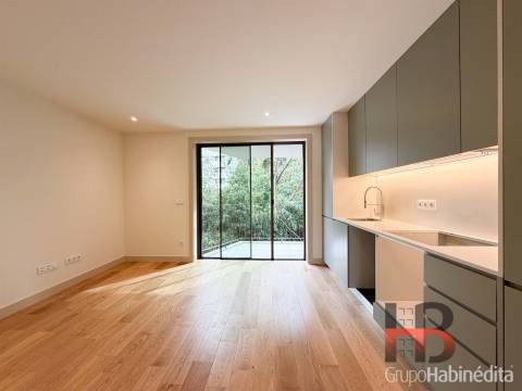 Apartamento T1 com Varanda na Constituição, Porto - Pronto a habitar