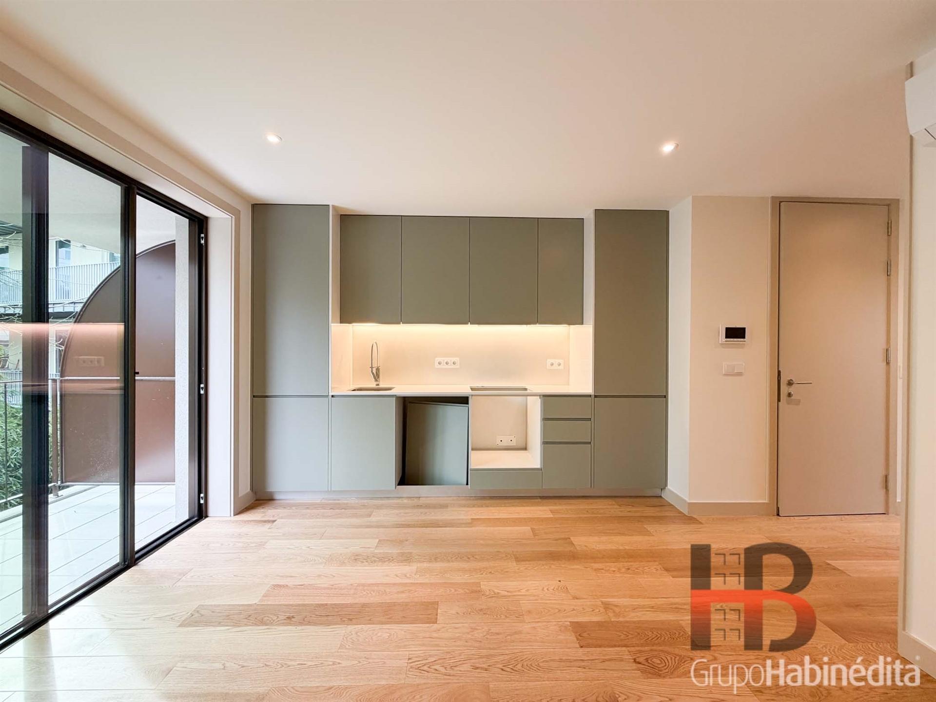 Apartamento T1 com Varanda na Constituição, Porto - Pronto a habitar