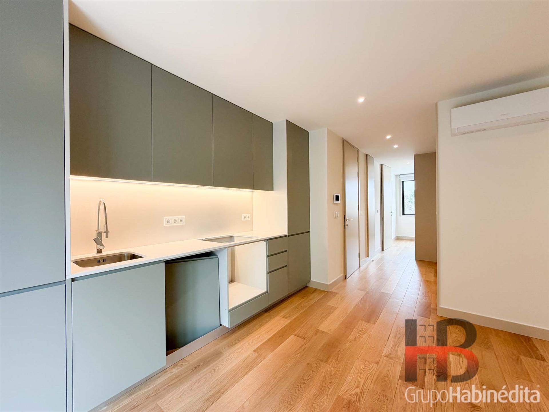 Apartamento T1 com Varanda na Constituição, Porto - Pronto a habitar