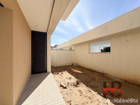 Moradia em Banda T3 Venda em Oliveira de Azeméis, Santiago de Riba-Ul, Ul, Macinhata da Seixa e Madail,Oliveira de Azeméis