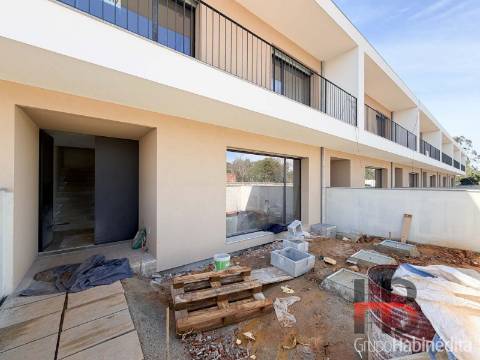 Moradia em Banda T3 Venda em Oliveira de Azeméis, Santiago de Riba-Ul, Ul, Macinhata da Seixa e Madail,Oliveira de Azeméis