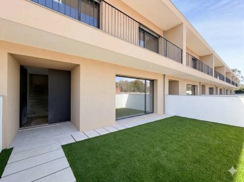 Moradia em Banda T3 Venda em Oliveira de Azeméis, Santiago de Riba-Ul, Ul, Macinhata da Seixa e Madail,Oliveira de Azeméis