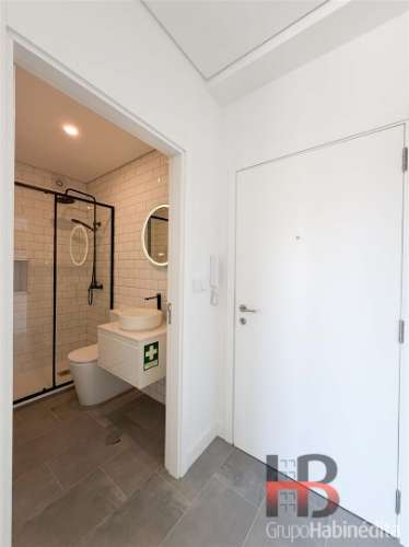 Apartamento T0 com garagem à Praça do Marquês, Porto | Remodelado e Mobilado