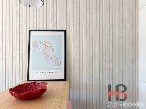 Apartamento T0 com garagem à Praça do Marquês, Porto | Remodelado e Mobilado