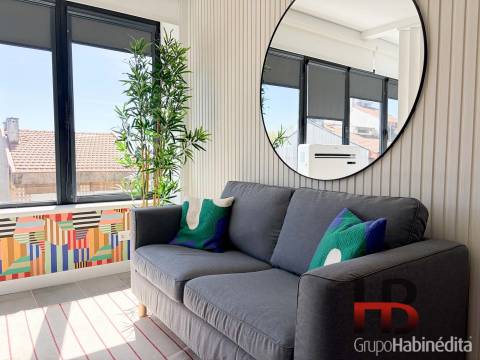 Apartamento T0 com garagem à Praça do Marquês, Porto | Remodelado e Mobilado