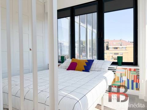 Apartamento T0 com garagem à Praça do Marquês, Porto | Remodelado e Mobilado
