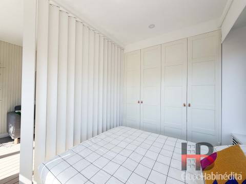 Apartamento T0 com garagem à Praça do Marquês, Porto | Remodelado e Mobilado