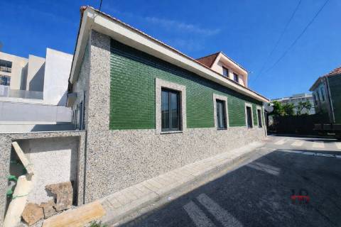 Moradia em Banda T2 Venda em Gondomar (São Cosme), Valbom e Jovim,Gondomar