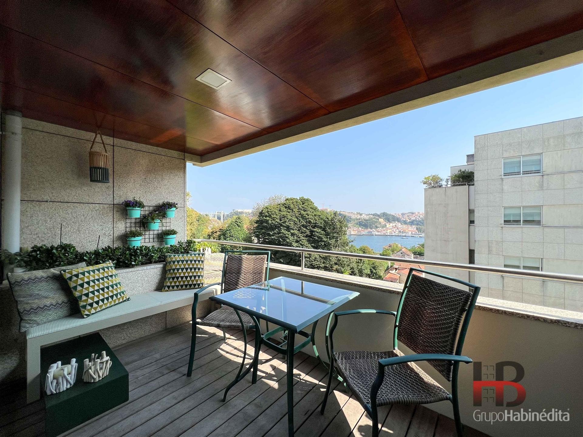Apartamento T2 DUPLEX Arrendamento em Lordelo do Ouro e Massarelos,Porto