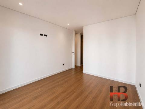 Apartamento T3 Venda em Gondomar (São Cosme), Valbom e Jovim,Gondomar