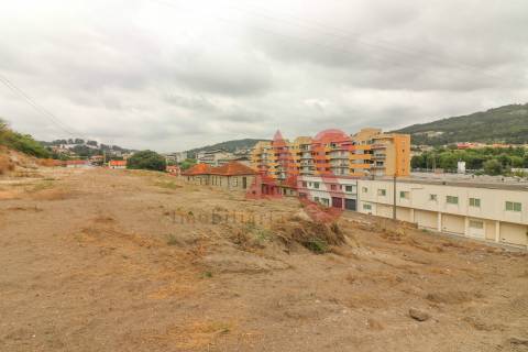 Lote de terreno para construção com com 3.393 m2 em São Miguel, Vizela