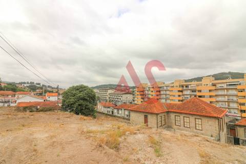 Lote de terreno para construção com com 3.393 m2 em São Miguel, Vizela