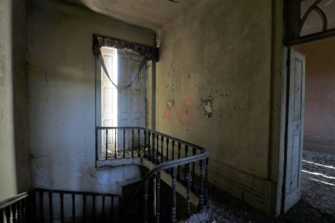 Quinta centenária para restauro com 3.200 m2 em Raimonda, Paços de Ferreira