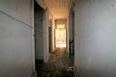 Quinta centenária para restauro com 3.200 m2 em Raimonda, Paços de Ferreira