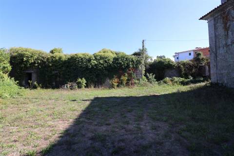 Quinta centenária para restauro com 3.200 m2 em Raimonda, Paços de Ferreira