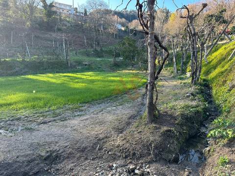 Moradia T2 para restauro em São Faustino, Guimarães