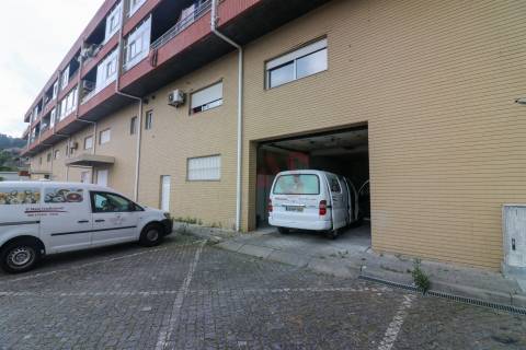 Trespasse de estabelecimento comercial com 197 m2 em Lagoas, Santo Adrião de Vizela