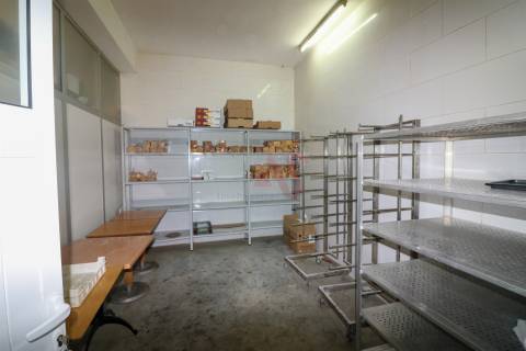 Trespasse de estabelecimento comercial com 197 m2 em Lagoas, Santo Adrião de Vizela