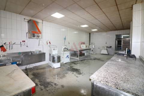 Trespasse de estabelecimento comercial com 197 m2 em Lagoas, Santo Adrião de Vizela