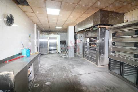 Trespasse de estabelecimento comercial com 197 m2 em Lagoas, Santo Adrião de Vizela