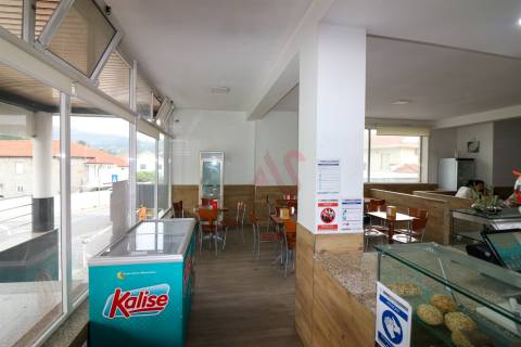 Trespasse de estabelecimento comercial com 197 m2 em Lagoas, Santo Adrião de Vizela