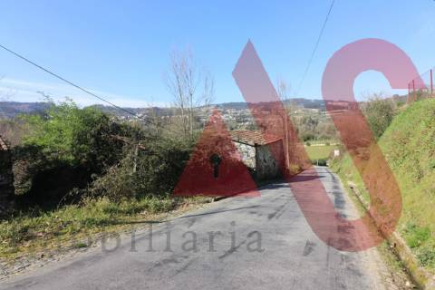 Moradia para restauro em S. Jorge, Felgueiras