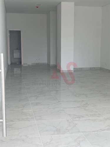 Loja J com 62.5m2 no centro de Lousada.