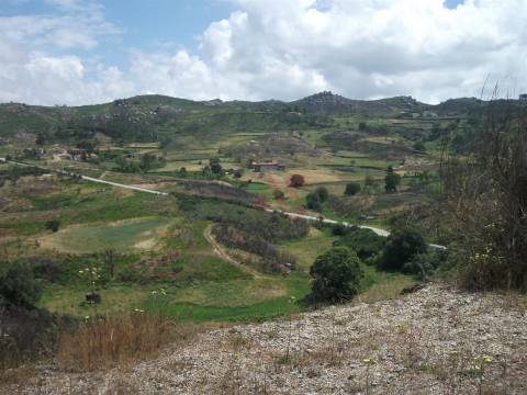 Quinta T2 p/ restauro em Soalhães, Marco de Canaveses.