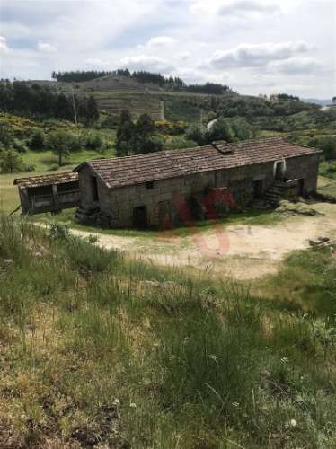 Quinta T2 p/ restauro em Soalhães, Marco de Canaveses.