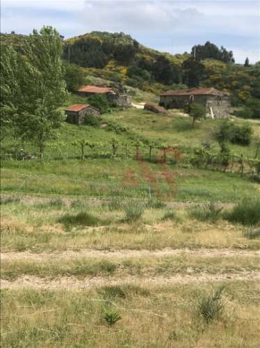 Quinta T2 p/ restauro em Soalhães, Marco de Canaveses.