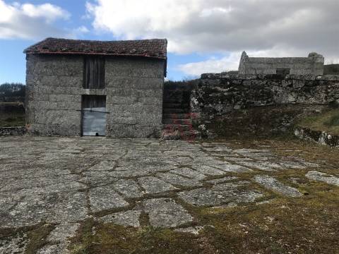 Quinta com 2 Moradias T3+T2 para restauro em Soalhães, Marco de Canaveses